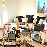 Amazing, Spacious Apartment In Excellent Location
